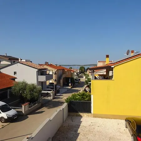 Vakantiehuis In With Swimming Pool